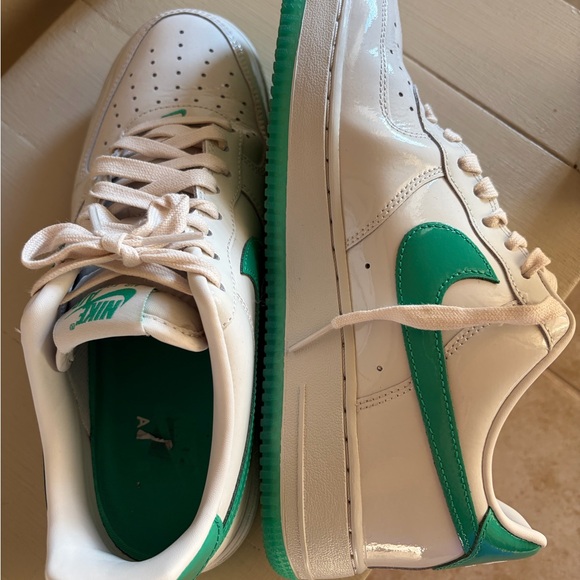 Nike AirForce 1 White and Green Low-Top Sneakers - Picture 11 of 14